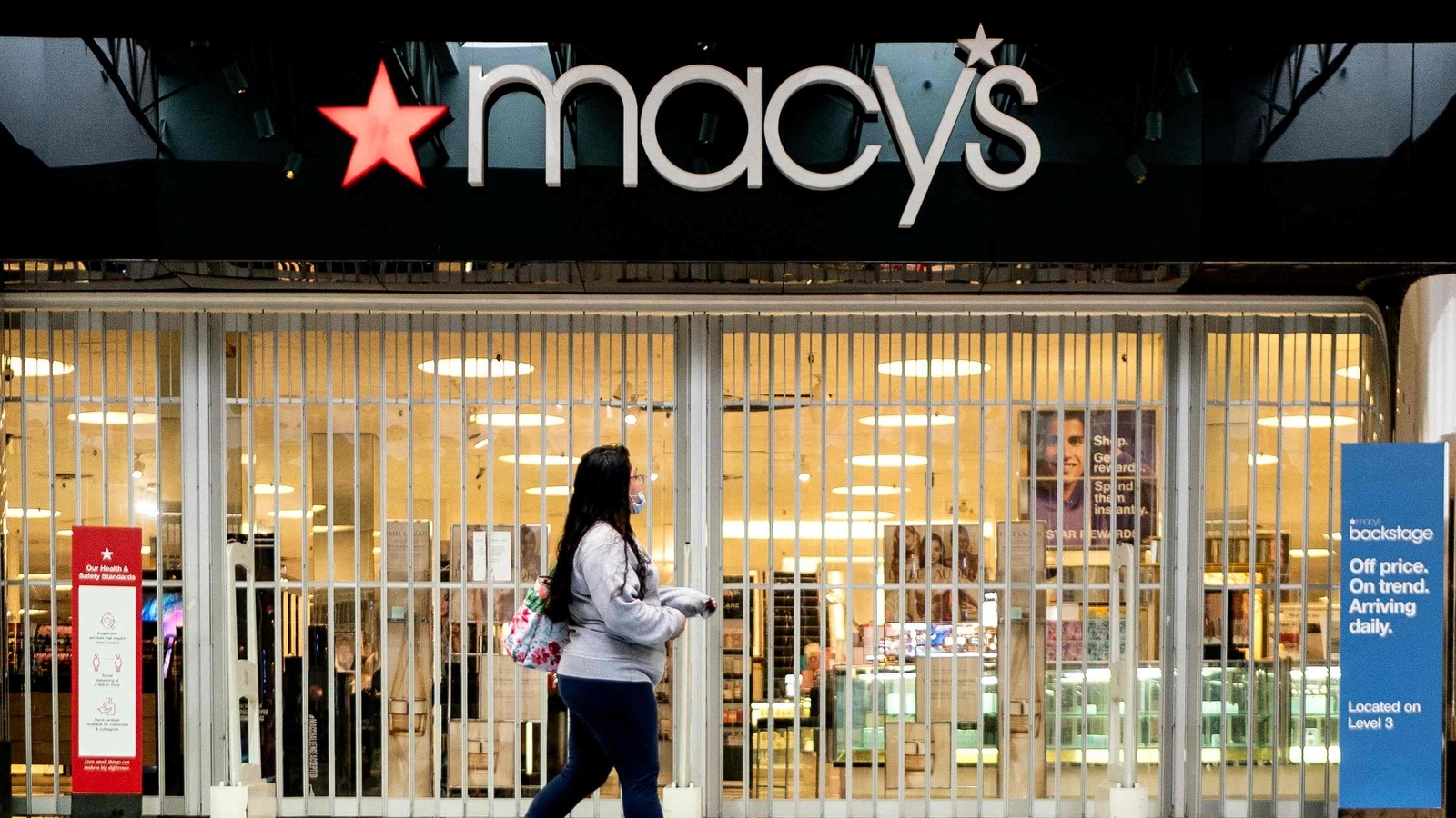 Macy’s to close 150 stores but expand luxury Bloomingdale’s